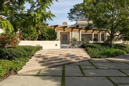 5320 Avenida Maravillas