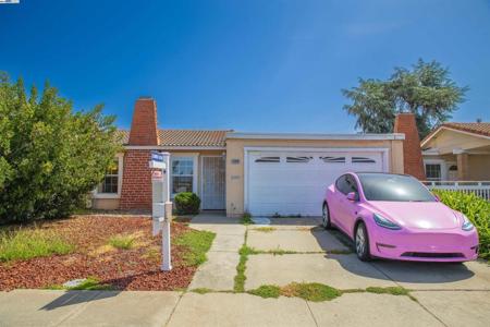 33010 Lake Mead Dr