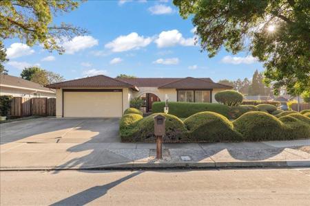 40379 Dolerita Avenue