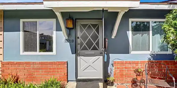 10210 Holburn