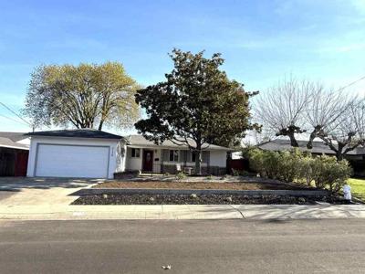 3136 Meadowbrook Dr