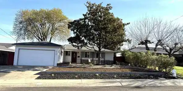 3136 Meadowbrook Dr
