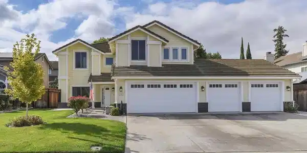 1541 Larkspur Ct