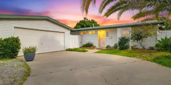 3215 Cabrillo Mesa Dr