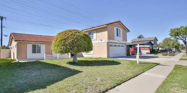 17475 Santa Lucia Street