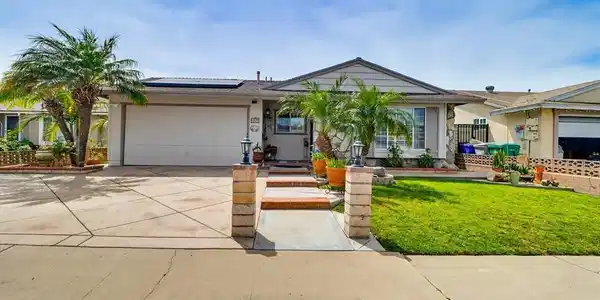 4325 Arrecife Way