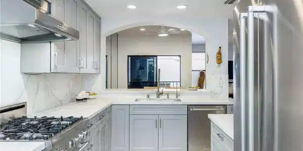 425 E Ocean Boulevard