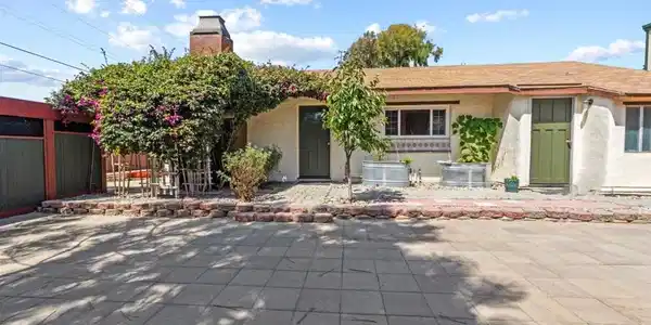 1494 Darwin Street