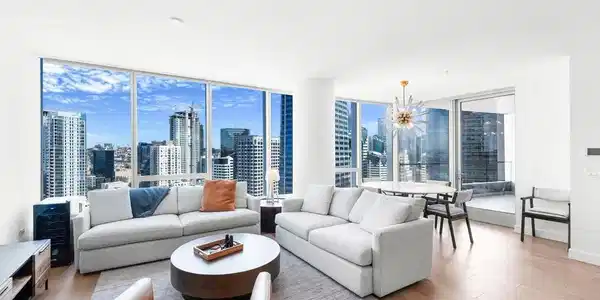 888 W E St