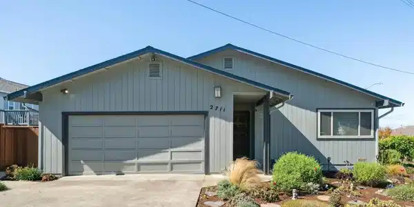 2711 Tulare Ave