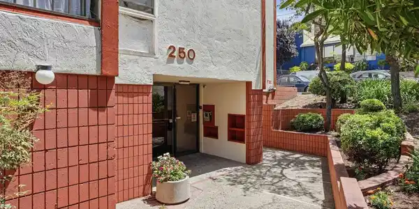 250 Whitmore St