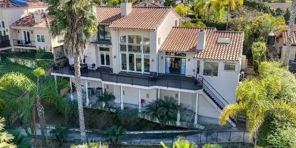 2524 La Costa Avenue