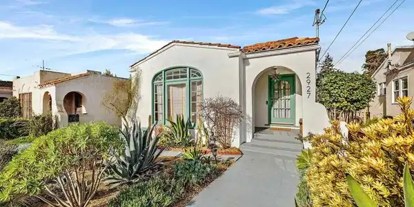2927 2927 Seminary Ave