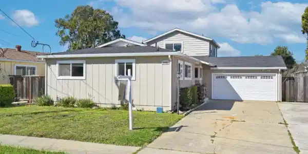 35421 Cleremont Drive