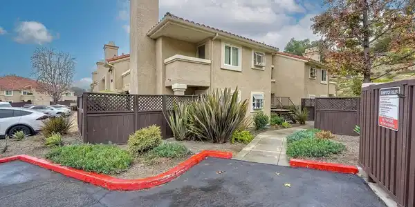 700 Sea Cliff Way