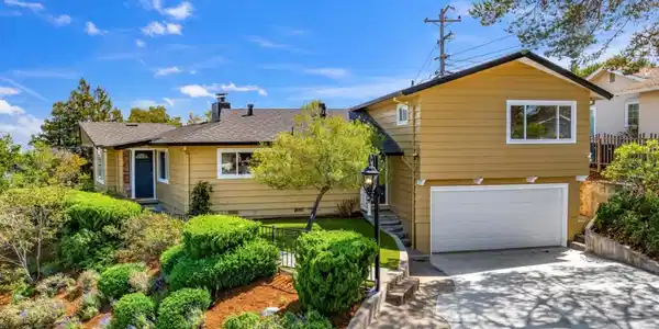 224 Lyndhurst Avenue