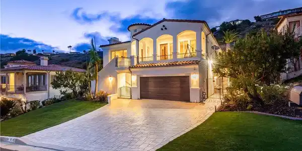33 Nuvola Court