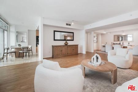 13600 Marina Pointe Drive