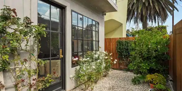 207 Entrada Drive