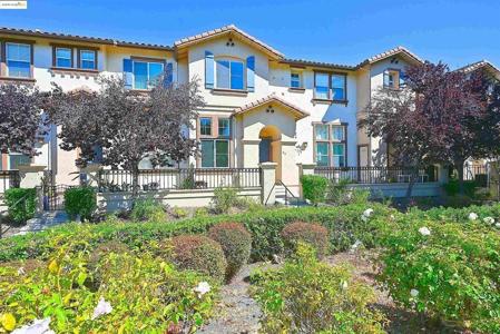 215 Santa Barbara St