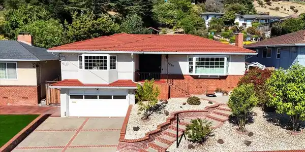 1876 Benedict Dr