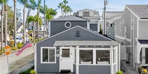 126 Collins