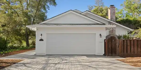 900 Los Robles Avenue