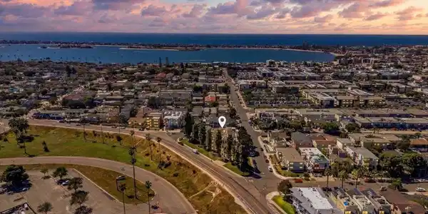 3770 Crown Point