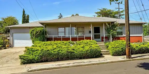 2110 Pomona Ave
