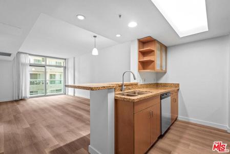 13700 Marina Pointe Drive