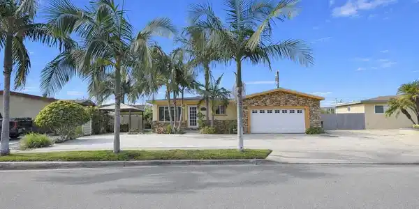 1040 SECOND AVE