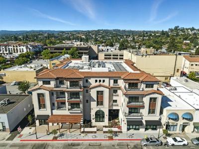 560 El Camino Real