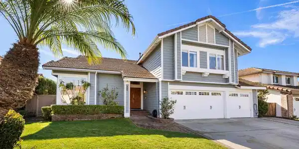 2072 Wandering Road
