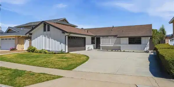 19562 Aragon Circle