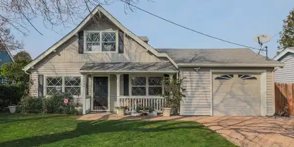 1449 Cape Cod Way