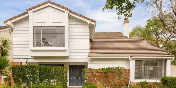 1387 Avenida De Cortez