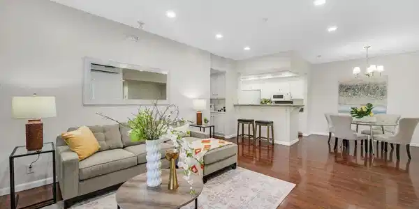 39921 Parada St