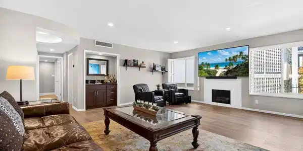 831 S Gretna Green Way