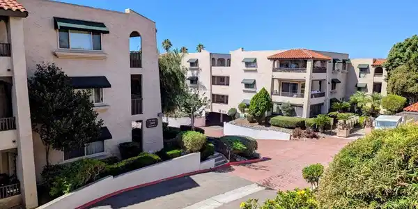 2530 Clairemont Dr