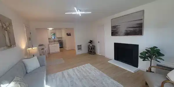 375 Camelback Rd