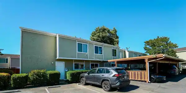 4537 Capewood Ter