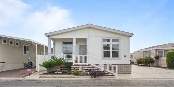 3595 Santa Fe Avenue