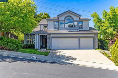 220 Valley Glen Ln