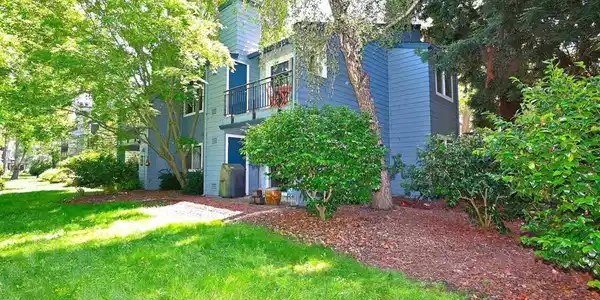 40 Emery Bay Dr