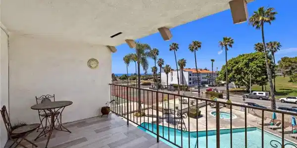 2501 S El Camino Real