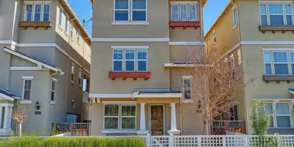 2943 Pescadero Ter