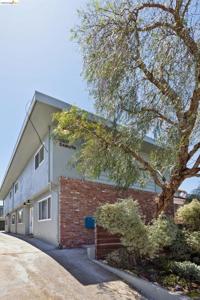2207 Damuth St