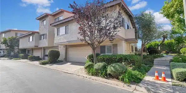 28127 Ridgethorne Court