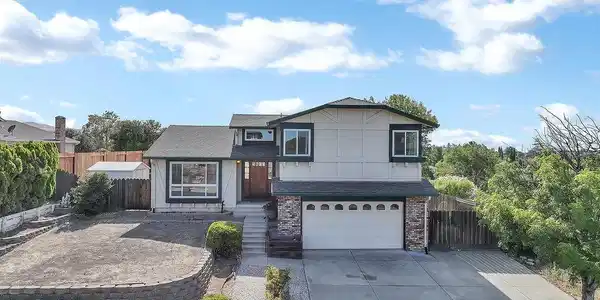 3318 Bluejay Drive