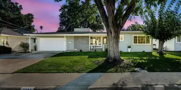 3224 Meadowbrook Dr